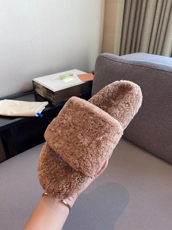 2021 Designer Slides Slippers slipper designers sandals Indoor Hotel fashion wool Moccasins Women Plush PVC PU non slip wear resisting High, Black
2021 Designer Slides Slippers slipper designers sandals Indoor Hotel fashion wool Moccasins Women Plush PVC PU non slip wear resisting High, Black