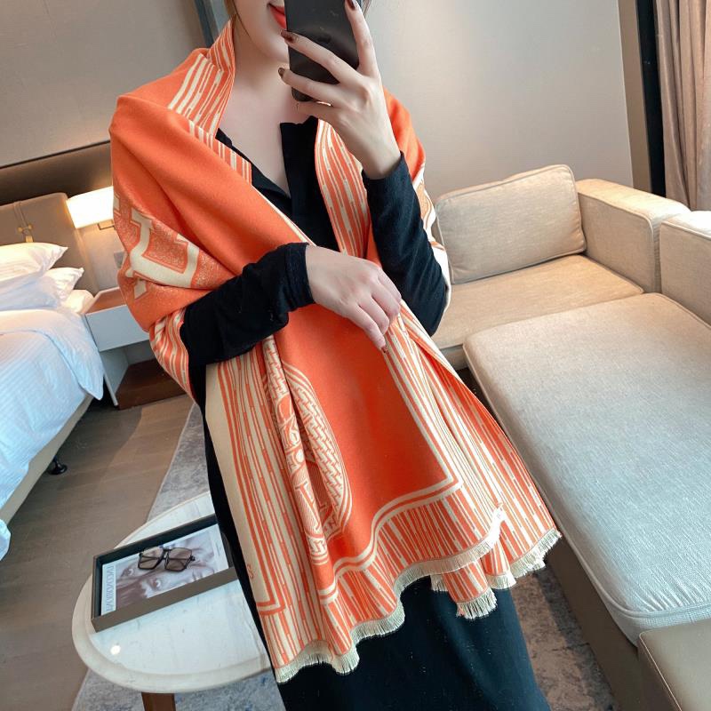 21SS Designer winter cashmere scarf Pashmina for women WITH BOX GOOD Quality H letter Printed Neck Ring luxury Soft Warm Long scarfs Scarves Pashminas 180 * 65cm
21SS Designer winter cashmere scarf Pashmina for women WITH BOX GOOD Quality H letter Printed Neck Ring luxury Soft Warm Long scarfs Scarves Pashminas 180 * 65cm