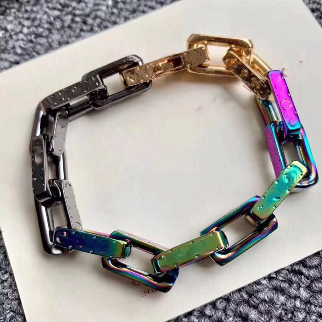 2021 luxury Bracelet retro men's and women's high quality titanium alloy personalized fashion wristband have box
2021 luxury Bracelet retro men's and women's high quality titanium alloy personalized fashion wristband have box