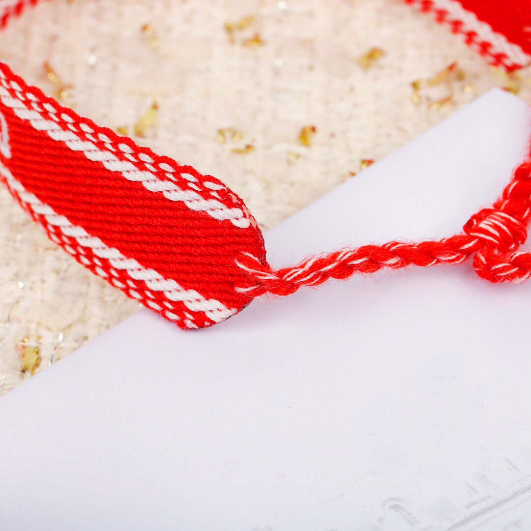 Luxury quality rope bracelet in red color sewing design for women wedding jewelry gift have box stamp PS4593
Luxury quality rope bracelet in red color sewing design for women wedding jewelry gift have box stamp PS4593