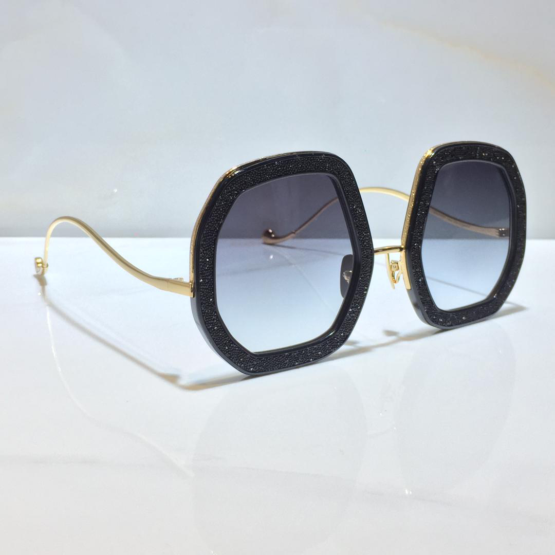 Sunglasses For Men and Women Summer ANNA beaming star blach style Anti-Ultraviolet Retro Plate Full Frame fashion Eyeglasses Random Box
