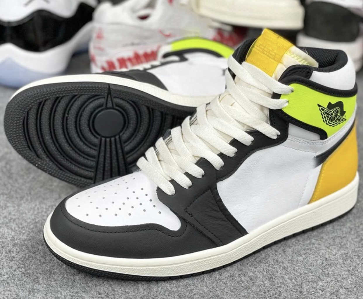 2021 Release Authentic 1 High Og Volt Gold Leather White University Black Men Women Athletic Shoes Sports Sneakers with Box
2021 Release Authentic 1 High Og Volt Gold Leather White University Black Men Women Athletic Shoes Sports Sneakers with Box