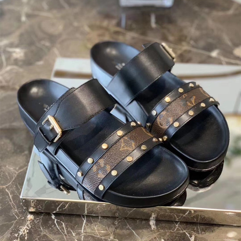 2021sandal luxury brand sandals metal chain senior designer lulu tn 97 thick bottom jumpman kaws kanye summer fashion beach slippers blue gr, Black
2021sandal luxury brand sandals metal chain senior designer lulu tn 97 thick bottom jumpman kaws kanye summer fashion beach slippers blue gr, Black