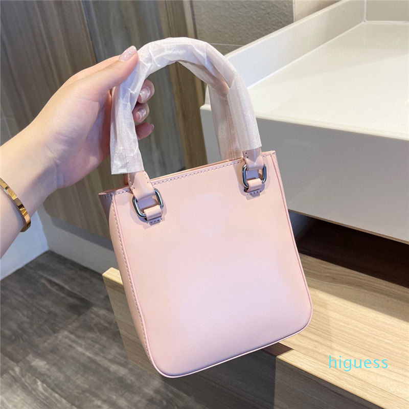 Designer- Women Messenger Bags Fashion Shoulder mini Handbags High Quality chains letter purse phone bag wallet cross body bags
Designer- Women Messenger Bags Fashion Shoulder mini Handbags High Quality chains letter purse phone bag wallet cross body bags