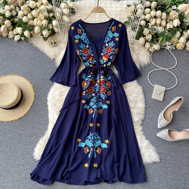 Spring Korean Bohemian Vacation Midi Dress Retro Embroidery Flower Dress Women Chic Flared Sleeve V Neck A-line Dress 210521