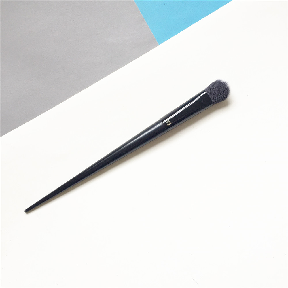 BLACK Angled Concealer Makeup Brush #35 - Slanted Shape to Contour Concealer Shadow Corrector Beauty Cosmetics Blender Tool