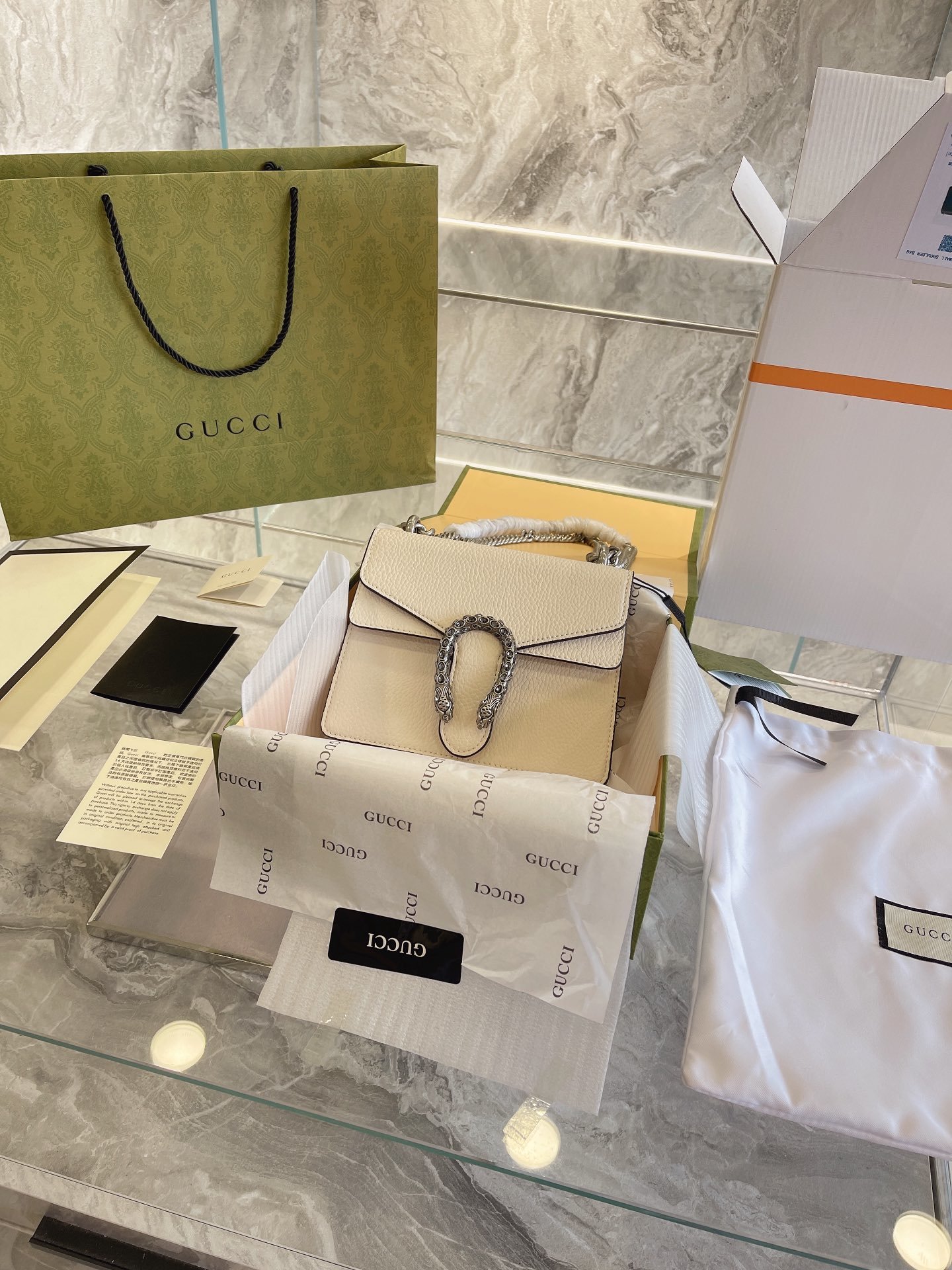 Guuci Luxury Designer 5A quality Shoulder Bag tote Genuine Leather marmont snake Women's men Crossbody Bags handbags Wallet Handbag tot
Guuci Luxury Designer 5A quality Shoulder Bag tote Genuine Leather marmont snake Women's men Crossbody Bags handbags Wallet Handbag tot