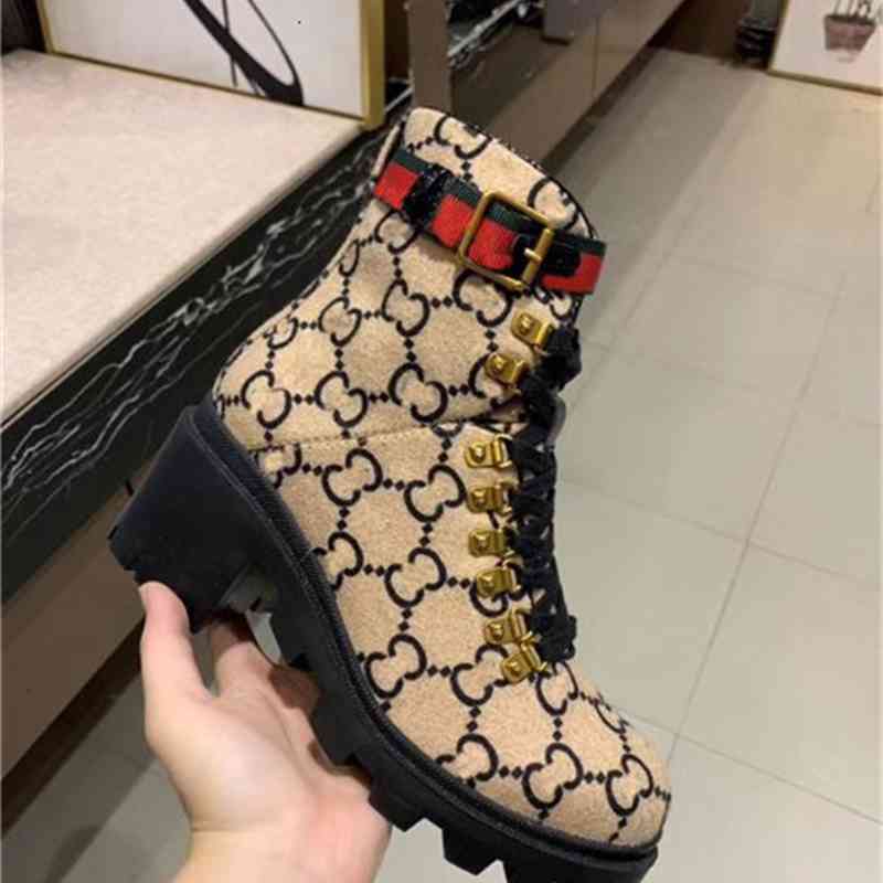 Boots Ankle (With box)Wool Boot Ebony Women Lug Soled Heeled Booties Gold-toned Eyelets Brand Winter Warm Shoes Oxfords Shoe I566
Boots Ankle (With box)Wool Boot Ebony Women Lug Soled Heeled Booties Gold-toned Eyelets Brand Winter Warm Shoes Oxfords Shoe I566
