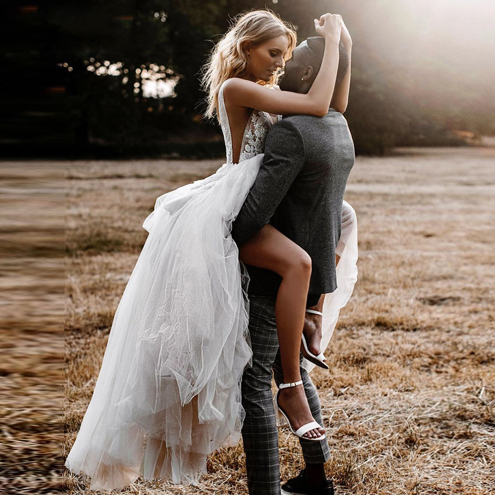 Sexy Illusion Country Wedding Dresses Boho A-e Deep V-neck Tulle Bride Dress Backless Lace Beach Bridal Gowns Appliques