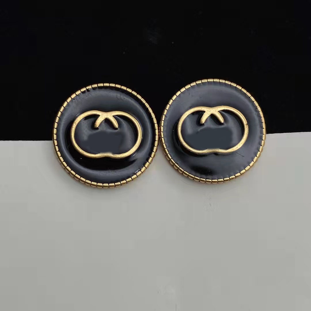 Fashion classic style earring women black lacquered letters high quality earring, Golden;silver
Fashion classic style earring women black lacquered letters high quality earring, Golden;silver