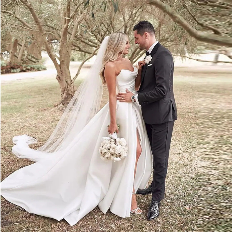 Gorgeous White A Line Satin Wedding Dresses Strapless Bridal Gowns V Neck Pleats High Side Slit Floor Length Garden Bride Dresses Custom Made 2022 Sim