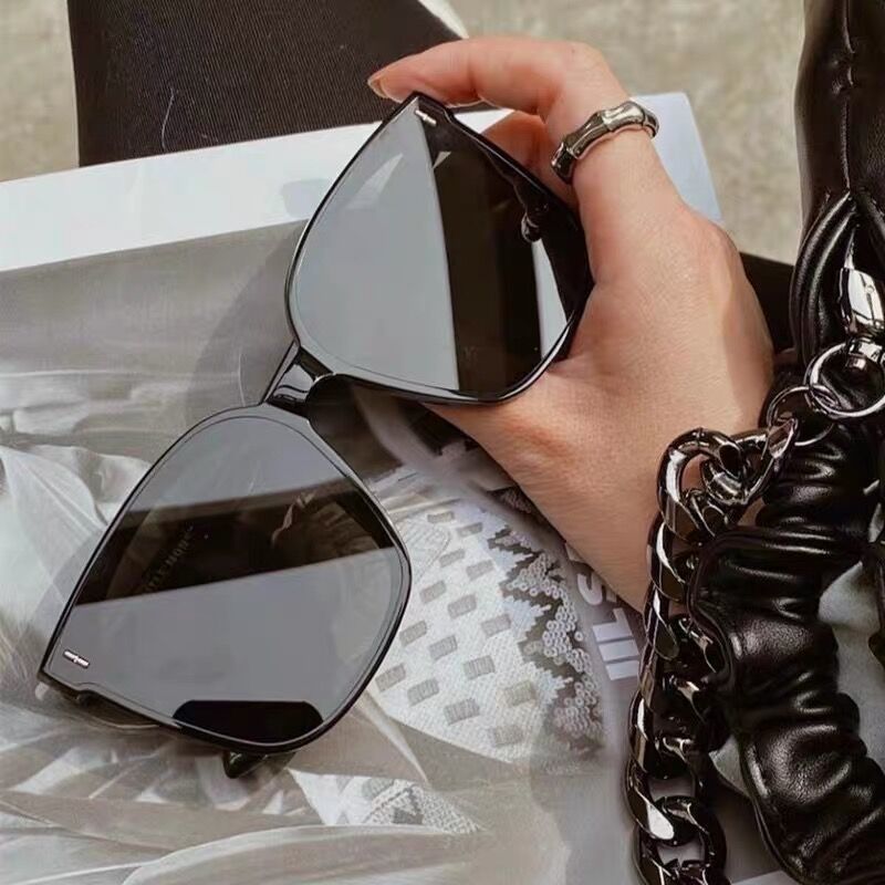 2021 polarized driving retro big frame sunglasses men women with face repair and thin glasses
2021 polarized driving retro big frame sunglasses men women with face repair and thin glasses