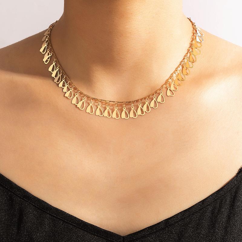 Chokers Bohemian Love Heart Tassel Choker Clavicle Chain For Women Hollow Geometry Alloy Necklace Party Jewelry Accessories 17793
Chokers Bohemian Love Heart Tassel Choker Clavicle Chain For Women Hollow Geometry Alloy Necklace Party Jewelry Accessories 17793