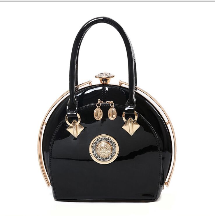 Ladies bags 2021 new shiny leather handbags noble fashion trend large capacity mother bag factory direct hair
Ladies bags 2021 new shiny leather handbags noble fashion trend large capacity mother bag factory direct hair