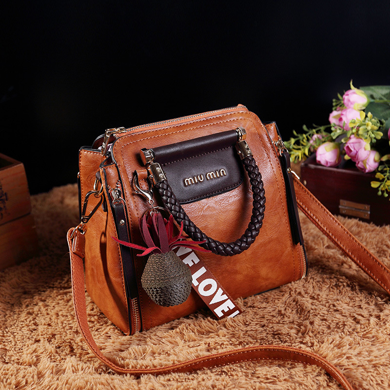 Light luxury retro Crossbody bag design women's handbag 2021 trend single shoulder diagonal small square for women, Caramel color spot
Light luxury retro Crossbody bag design women's handbag 2021 trend single shoulder diagonal small square for women, Caramel color spot