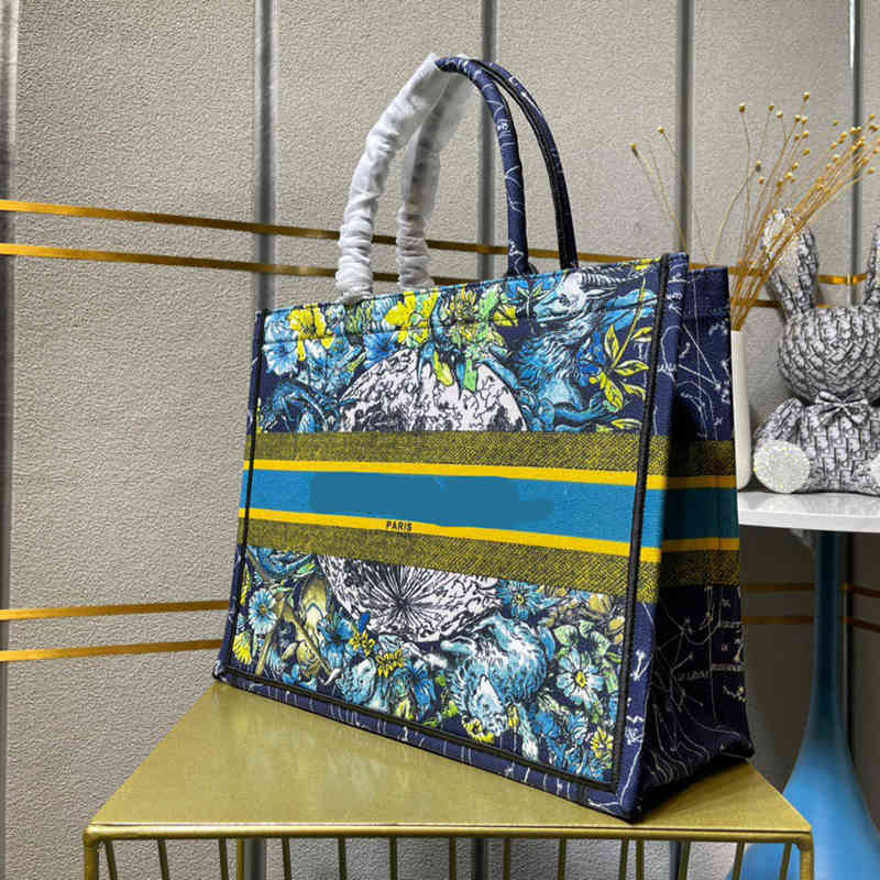 High-quality bags 2021 Luxury brand printed canvas Book Tote Bag for women designer travel handbag embroidered shoulder bag original quality
High-quality bags 2021 Luxury brand printed canvas Book Tote Bag for women designer travel handbag embroidered shoulder bag original quality