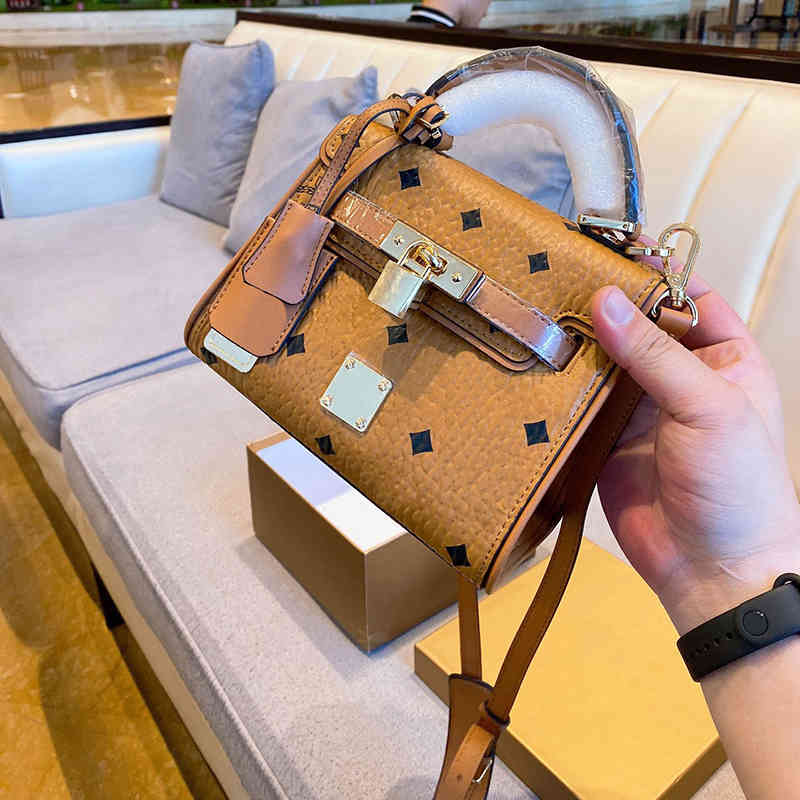 5A+ Shoulder Bags mini Tote Handbag Women's genuine leather luxury bag Shopping With original box size 25 cm, Black 
5A+ Shoulder Bags mini Tote Handbag Women's genuine leather luxury bag Shopping With original box size 25 cm, Black