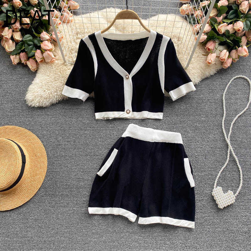 DEAT Women Knitting V-neck Short Sleeve Shorts Arrivals Two Piece Set Fashion Temperament Spring Summer 11D335 210709, Black
DEAT Women Knitting V-neck Short Sleeve Shorts Arrivals Two Piece Set Fashion Temperament Spring Summer 11D335 210709, Black