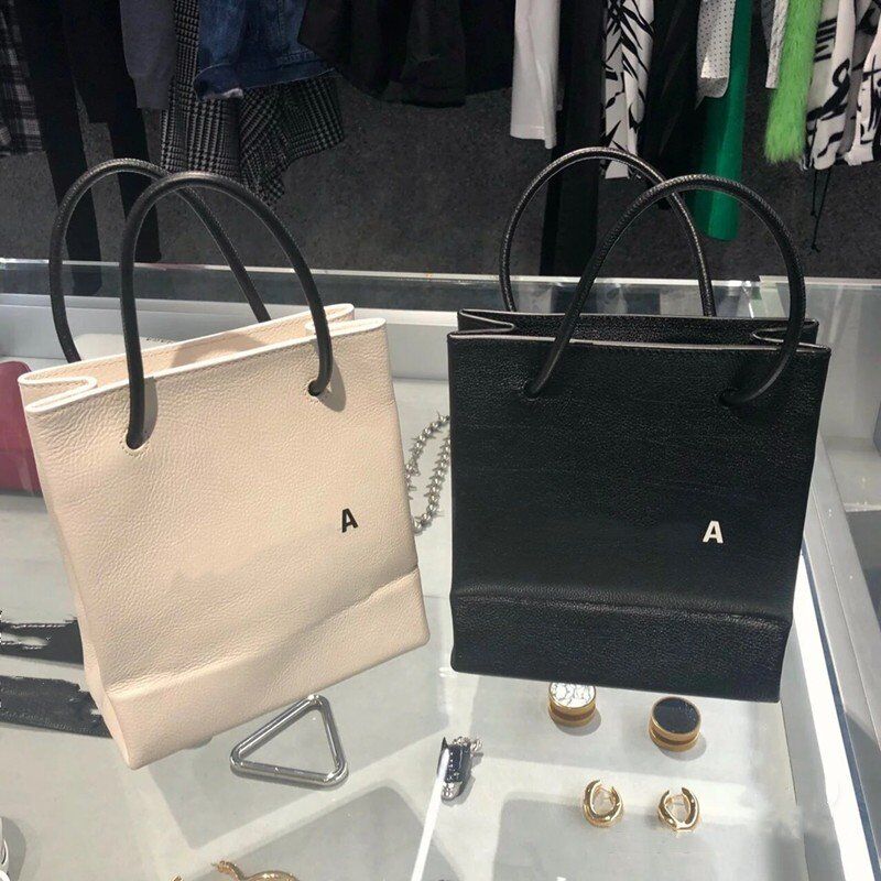 2021 designer Totes shoulder bag ladies handbag black white leather pouch Fashion casual purse crossbody bags LCM, Extra shipping
2021 designer Totes shoulder bag ladies handbag black white leather pouch Fashion casual purse crossbody bags LCM, Extra shipping