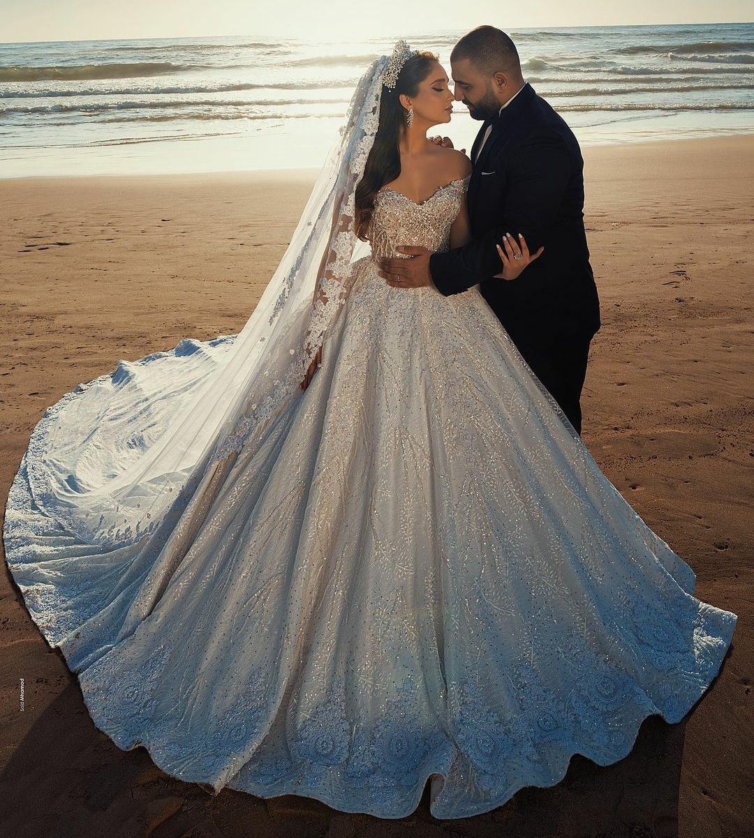 Saudi Arabic Beach Wedding Dresses Lace Sequins Vintage Bridal Dress Off the Shoulder Custom Made vestido de novia