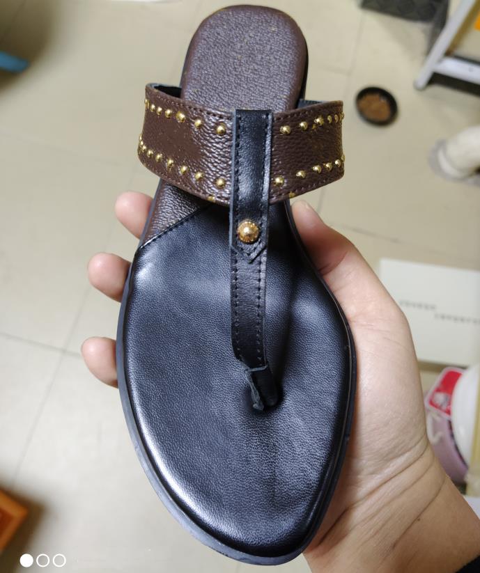 Women Leather Flat Slippers Round Toe Flip Flop Studs Strap Thong Designer Lady Canvas Rubber Sole Slide Sandal, Shoes dustbag
Women Leather Flat Slippers Round Toe Flip Flop Studs Strap Thong Designer Lady Canvas Rubber Sole Slide Sandal, Shoes dustbag
