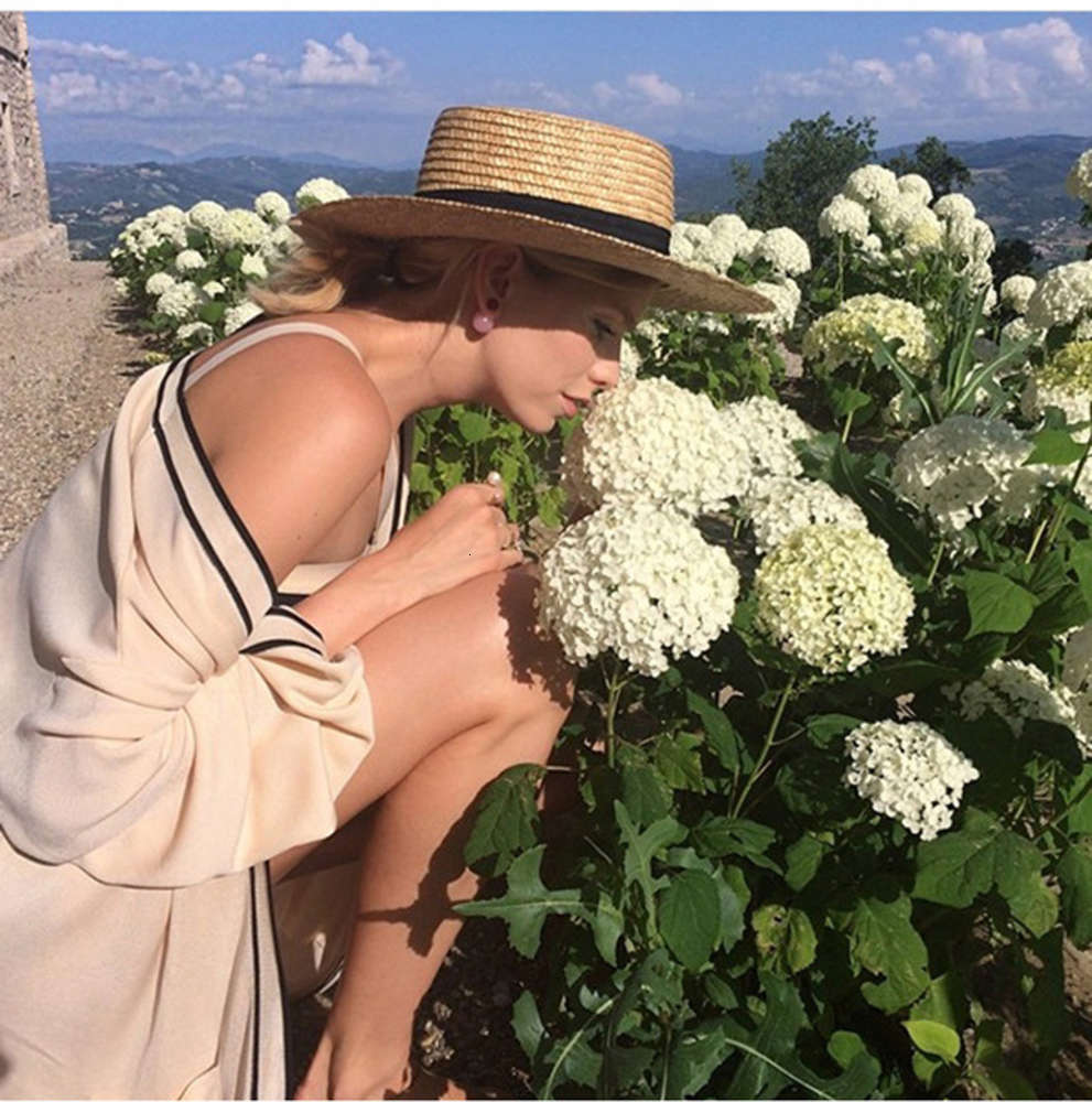 Bowknot straw flat top grass hat women's summer British travel seaside sun protection Beach Hat, Blue;gray
Bowknot straw flat top grass hat women's summer British travel seaside sun protection Beach Hat, Blue;gray
