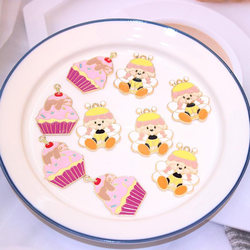 Charms 10pcs Cartoon Alloy Enamel Charm Bee Girl Sloth Cake Pendant DIY Keychain Necklace Earrings Accessories Handmade, Bronze;silver
Charms 10pcs Cartoon Alloy Enamel Charm Bee Girl Sloth Cake Pendant DIY Keychain Necklace Earrings Accessories Handmade, Bronze;silver