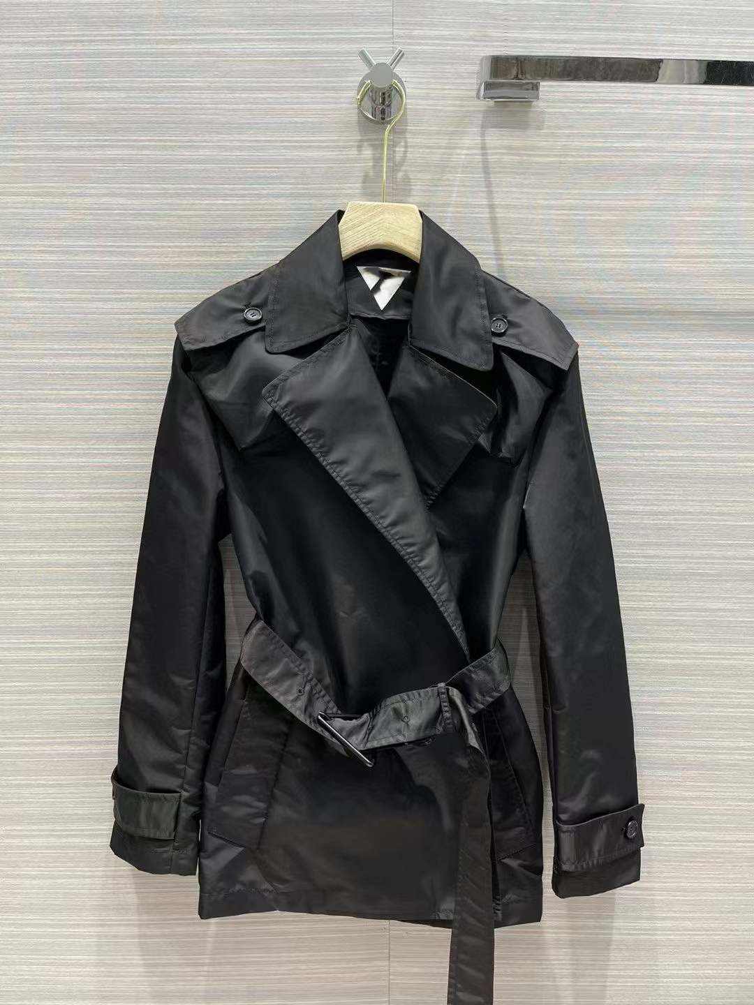2022 Spring Summer Milan Runway Jackets Lapel Neck Long Sleeve Casual Women' Outerwear High End Jacquard Cardigan Designer Coats 0312-3, Black
2022 Spring Summer Milan Runway Jackets Lapel Neck Long Sleeve Casual Women' Outerwear High End Jacquard Cardigan Designer Coats 0312-3, Black