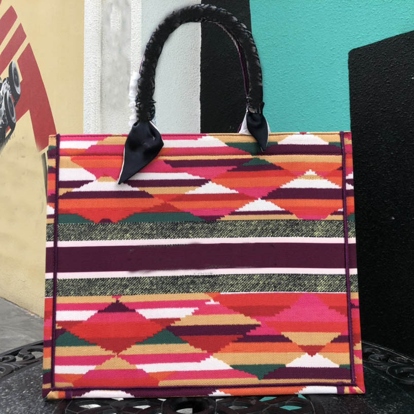 Fashionable and comfortable Beach Tote Bag designer brand large capacity high quality multicolor jacquard fabric Hawaiian holiday style handbag
Fashionable and comfortable Beach Tote Bag designer brand large capacity high quality multicolor jacquard fabric Hawaiian holiday style handbag