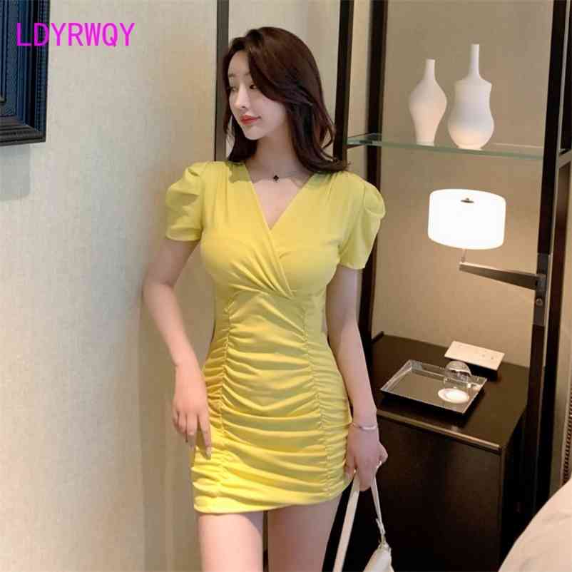 LDYRWQY summer Korean version of the pleated V-neck short-sleeved slim bag hip Hepburn style dres 210603, Yellow
LDYRWQY summer Korean version of the pleated V-neck short-sleeved slim bag hip Hepburn style dres 210603, Yellow