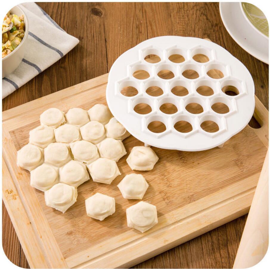 Holes Plastic Dumpling Maker Ravioli Moulds Maker DIY Dumpling Machine Pastry Tools Dough Press Mold ju0926
Holes Plastic Dumpling Maker Ravioli Moulds Maker DIY Dumpling Machine Pastry Tools Dough Press Mold ju0926