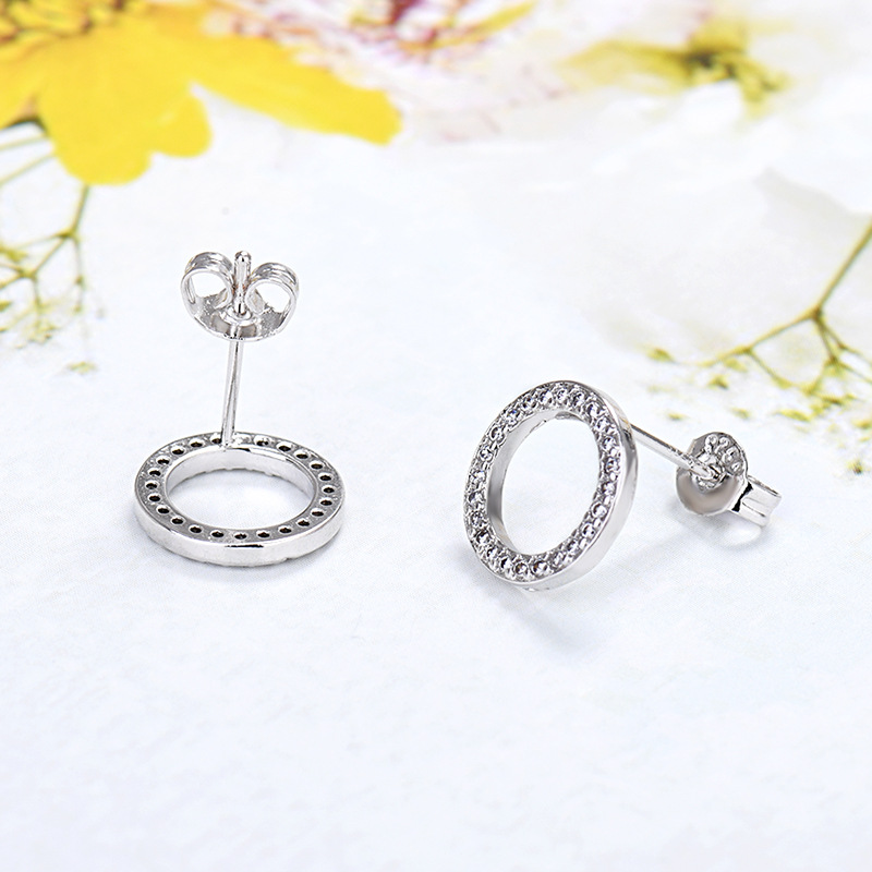 NEW Authentic 925 Sterling Silver Circle Stud Earring with Original Box set for Pandora CZ Diamond Women Fashion Earrings77 Q2, Golden;silver
NEW Authentic 925 Sterling Silver Circle Stud Earring with Original Box set for Pandora CZ Diamond Women Fashion Earrings77 Q2, Golden;silver