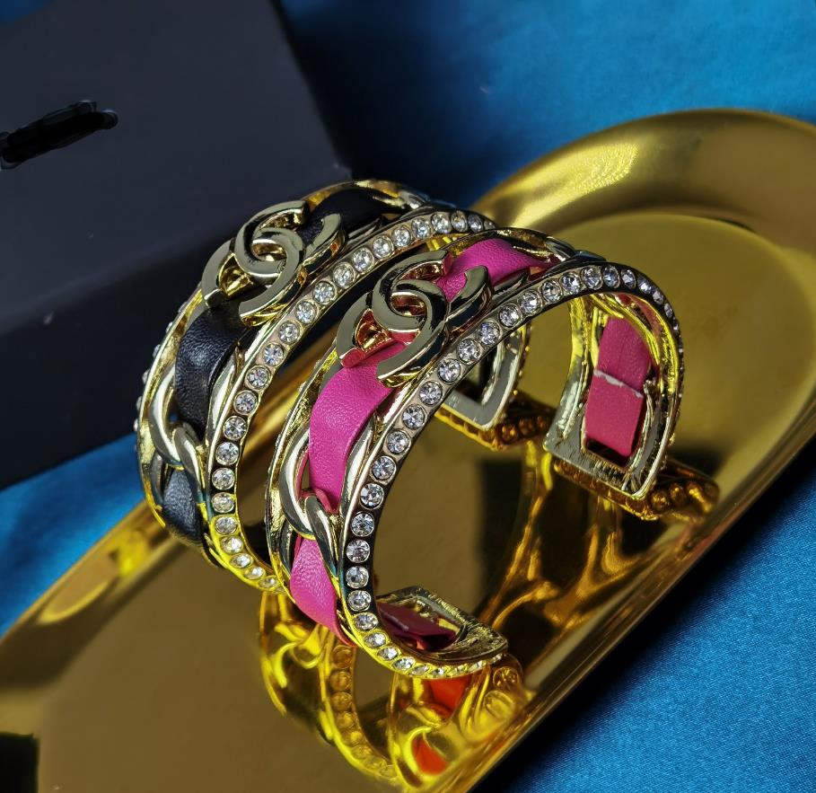 Xiaoxiangjia's new bracelet is perfect. The whole body is made of brass and gold-plated material, which is super fashionable
Xiaoxiangjia's new bracelet is perfect. The whole body is made of brass and gold-plated material, which is super fashionable