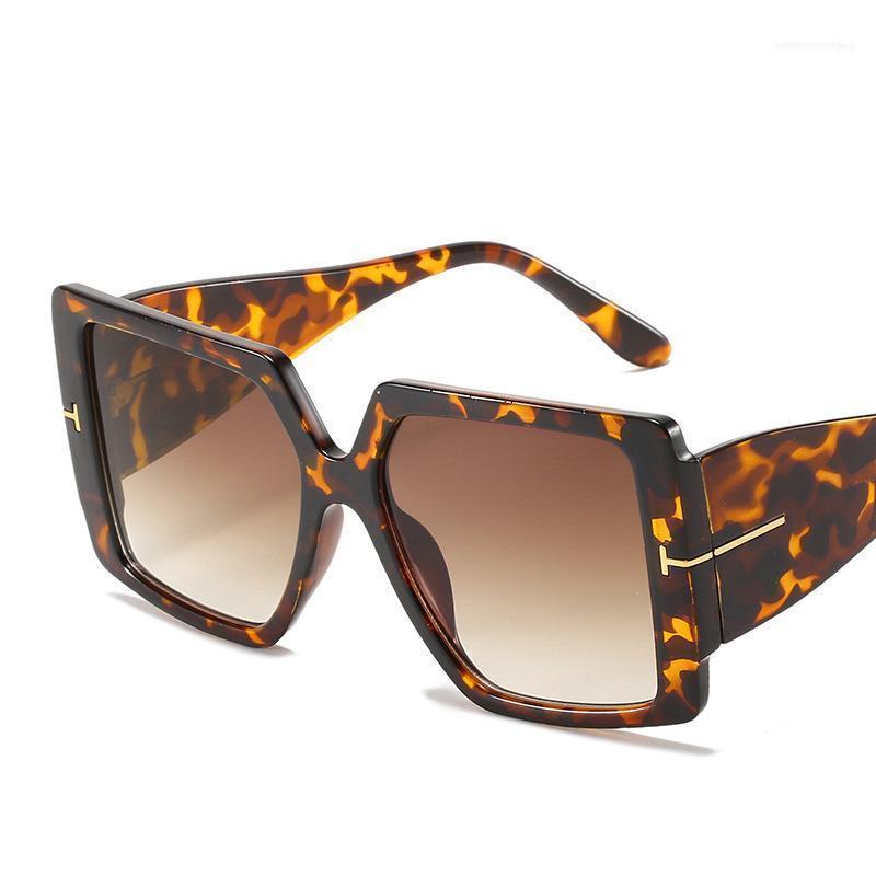 Sunglasses Fashion Big Frame Women's Stripes Wide Leg Exaggeration Eyeglass Lady Ins Street Take Show Glasses
Sunglasses Fashion Big Frame Women's Stripes Wide Leg Exaggeration Eyeglass Lady Ins Street Take Show Glasses