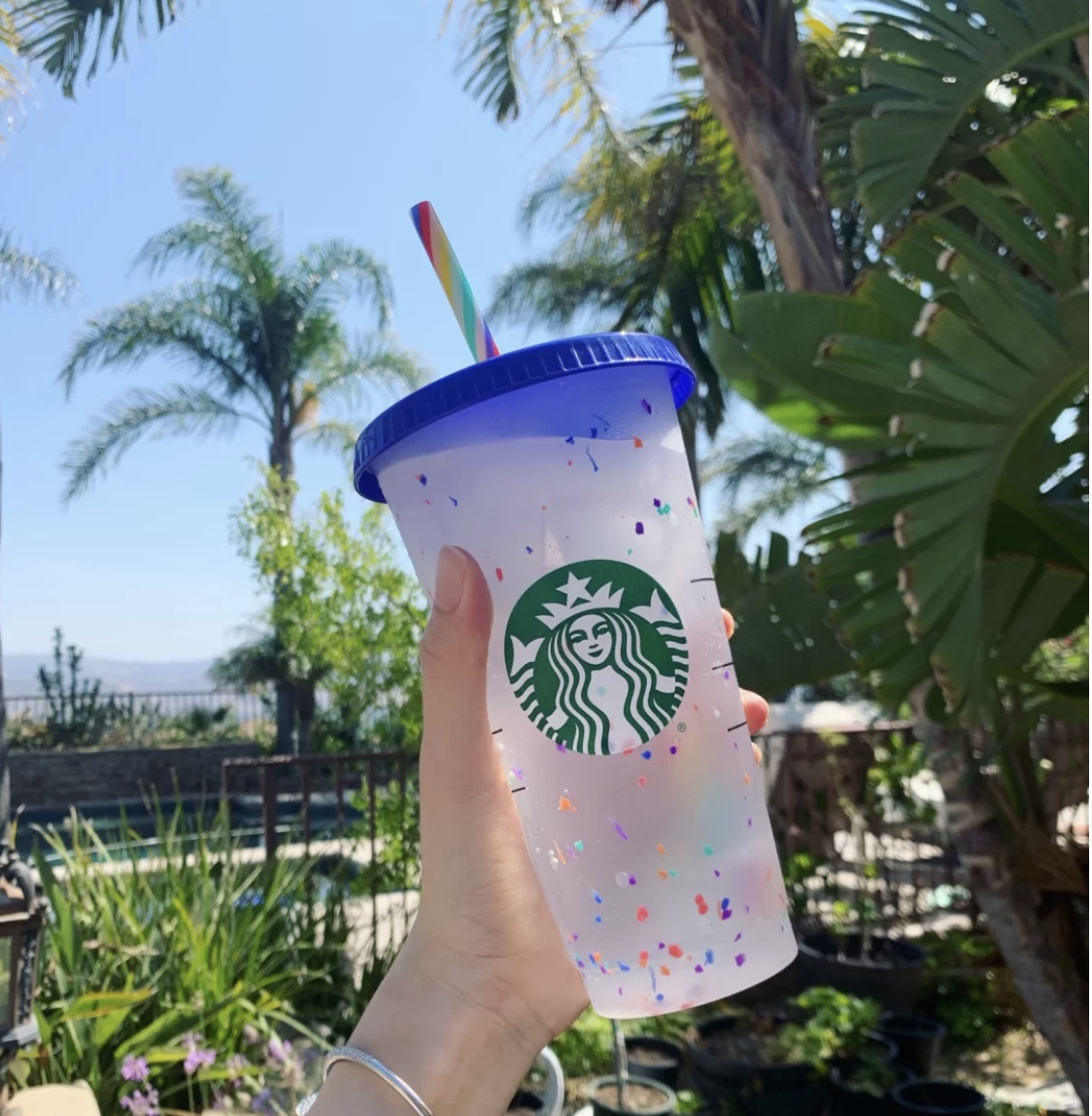 The latest 24OZ Starbucks plastic straw coffee mug with lid, temperature sensor style water cup, box packaging, support customized logo, Write color after purchase
The latest 24OZ Starbucks plastic straw coffee mug with lid, temperature sensor style water cup, box packaging, support customized logo, Write color after purchase