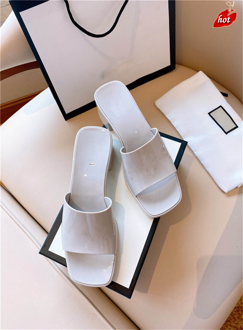 2021 Designer Woman Fashion Beach Thick Bottom Slippers Platform Alphabet Lady Sandals Leather Rubber High Heel Slides Slipper Size 35-41
2021 Designer Woman Fashion Beach Thick Bottom Slippers Platform Alphabet Lady Sandals Leather Rubber High Heel Slides Slipper Size 35-41
