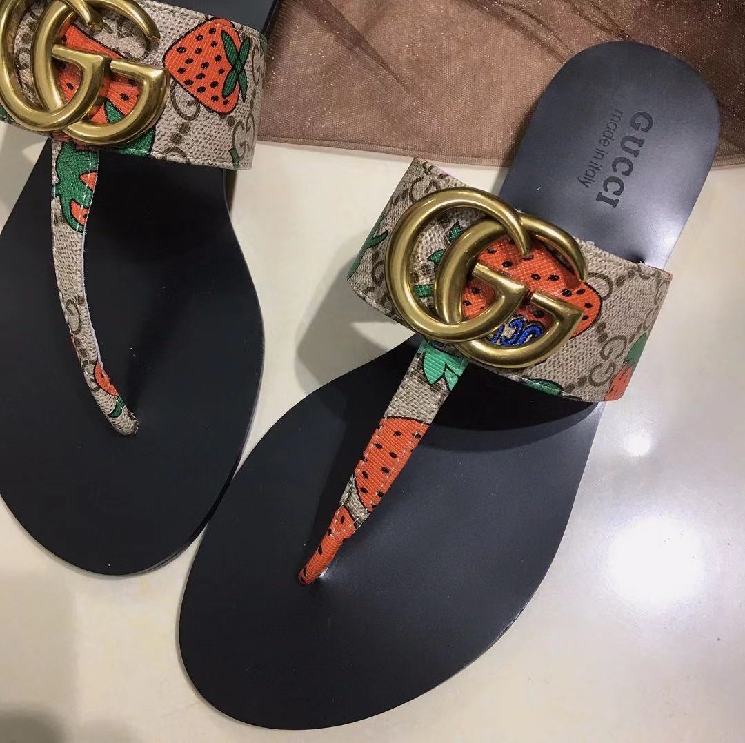 Classic slippers Summer luxury woman shoes beach Flip flops Slippers Designer Flat heel sandals Metal buckle Leather slippers Large size, Black
Classic slippers Summer luxury woman shoes beach Flip flops Slippers Designer Flat heel sandals Metal buckle Leather slippers Large size, Black
