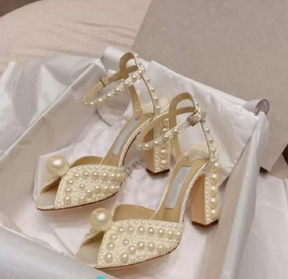 Elegant Bride Wedding Dress Shoes Saracria Pearls Sandals White Pearls Embellished Sexy Nice High Heels Ankle StrapWomen's Pumps EU35-42 WITH BOX
Elegant Bride Wedding Dress Shoes Saracria Pearls Sandals White Pearls Embellished Sexy Nice High Heels Ankle StrapWomen's Pumps EU35-42 WITH BOX