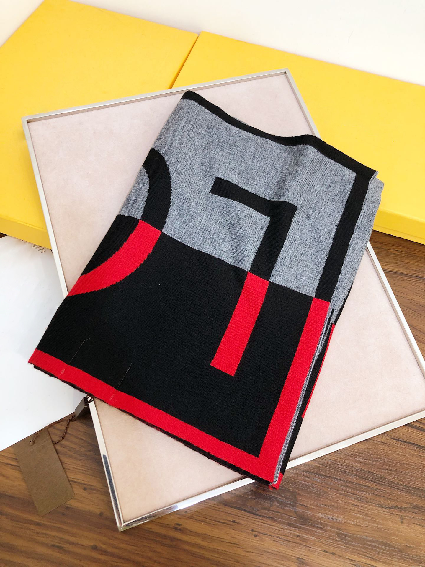 Cashmere scarves men man Printed embroidery style temperament Scarf Shawls Winter Print Satin Square Head women Big Size 180*30 High quality, Blue;gray
Cashmere scarves men man Printed embroidery style temperament Scarf Shawls Winter Print Satin Square Head women Big Size 180*30 High quality, Blue;gray