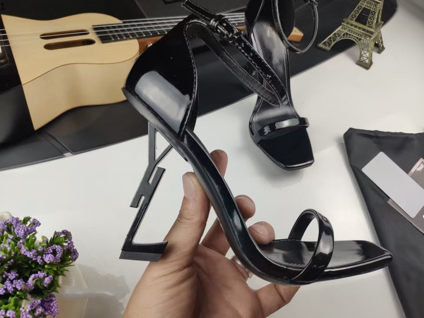 Prad 2021 designer femmes talons hauts party fashion rivets filles sexy pointues danse chaussures de mariée à double bride sandales mkj001
Prad 2021 designer femmes talons hauts party fashion rivets filles sexy pointues danse chaussures de mariée à double bride sandales mkj001