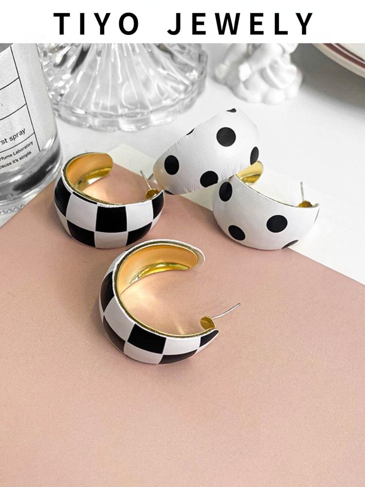 Hoop & Huggie TIYO Fashion Jewelry Earrings 2021 Trend Vintage Temperament Black White Plaid Dots Women For Girl Lady Gifts
Hoop & Huggie TIYO Fashion Jewelry Earrings 2021 Trend Vintage Temperament Black White Plaid Dots Women For Girl Lady Gifts