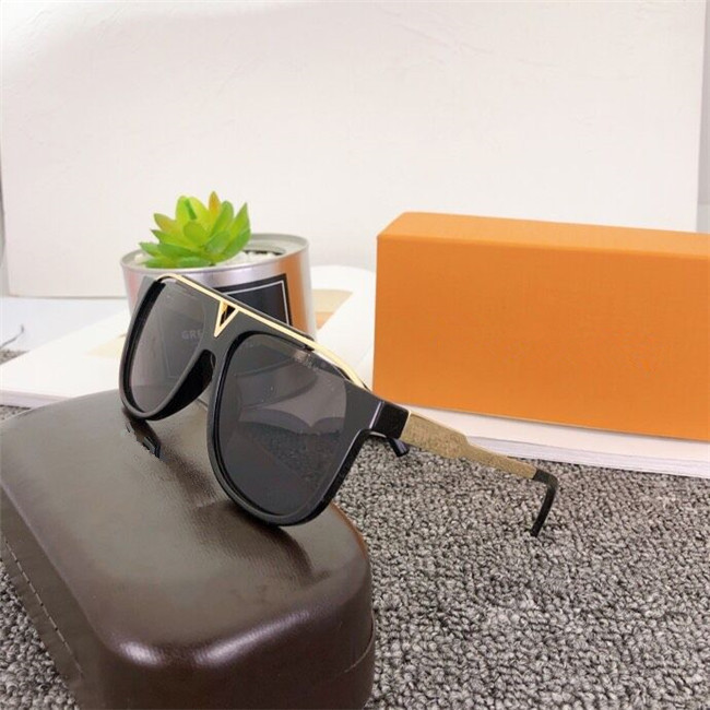 classic evidence millionaire sunglasses retro vintage men Z0350W laser shiny gold frame unisex style top quality come with box, White;black
classic evidence millionaire sunglasses retro vintage men Z0350W laser shiny gold frame unisex style top quality come with box, White;black