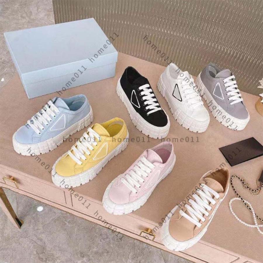 Classics Women Espadrilles heighten Sneakers Designer shoes Canvas and Real Lambskin Loafers two tone cap toe Fashion casual shoe by home011 01, Box
Classics Women Espadrilles heighten Sneakers Designer shoes Canvas and Real Lambskin Loafers two tone cap toe Fashion casual shoe by home011 01, Box