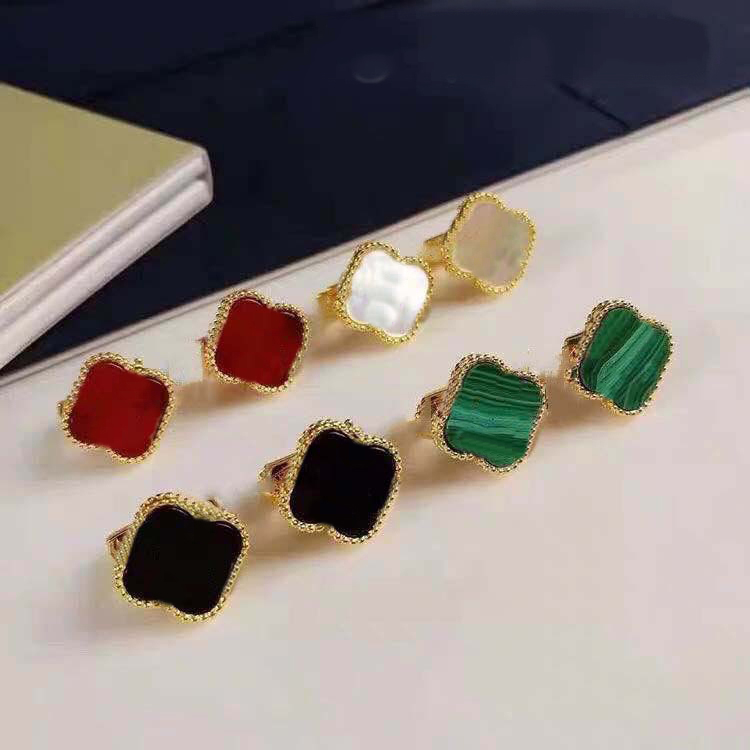 Designer stud Earrings Necklaces Bracelet Cleef Charm Women love ear Clover Pendant Screw Party Hoop Wedding Earring Couple Gift Fashion Luxury Van sad
Designer stud Earrings Necklaces Bracelet Cleef Charm Women love ear Clover Pendant Screw Party Hoop Wedding Earring Couple Gift Fashion Luxury Van sad