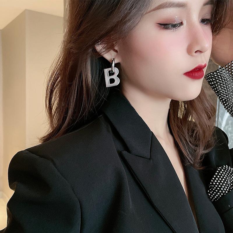 Metal B Letter Earrings Female 2021 Trend Has Personality Simple And Cold Style Fashion Ear Jewelry Gifts Dangle & Chandelier, Silver
Metal B Letter Earrings Female 2021 Trend Has Personality Simple And Cold Style Fashion Ear Jewelry Gifts Dangle & Chandelier, Silver