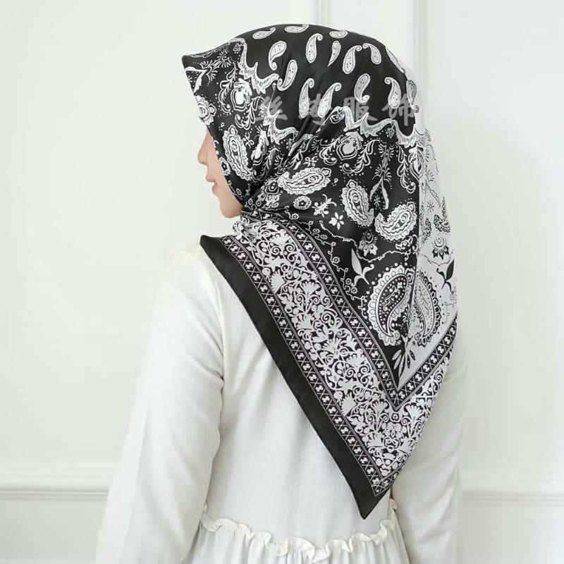 Scarves 90*90cm Cashew Print Silk Scarf Ethnic Style Women Shawls Scarfs Fashion Bag Hair Foulard Femme Muslim Hijab, Blue;gray
Scarves 90*90cm Cashew Print Silk Scarf Ethnic Style Women Shawls Scarfs Fashion Bag Hair Foulard Femme Muslim Hijab, Blue;gray