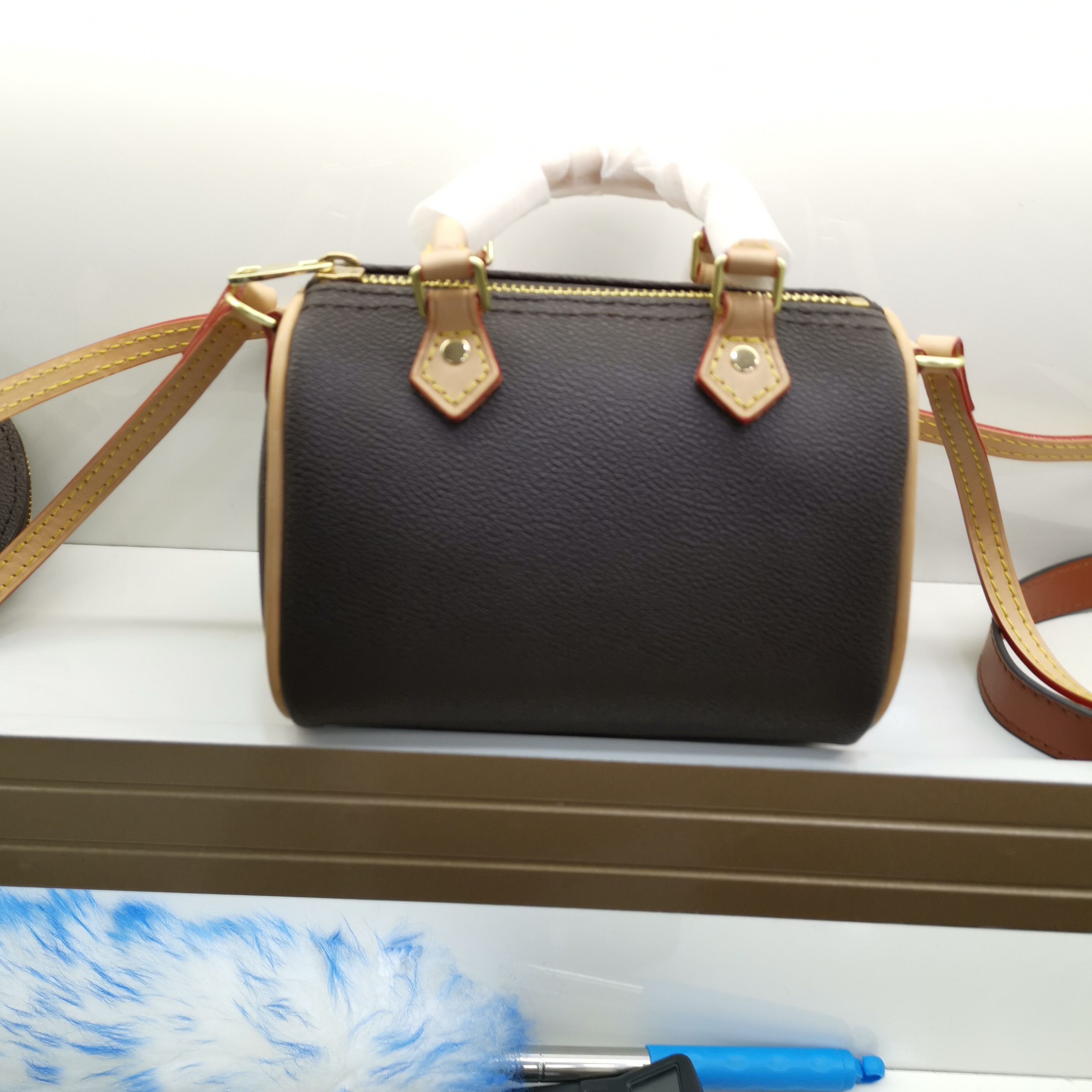 Woman Canvas Totes Bags Speedy Clutch Handbag Leather Large-capacity Padlock Designer Lady Double Zip Handle Strap Cross Body Shoulder Bag
Woman Canvas Totes Bags Speedy Clutch Handbag Leather Large-capacity Padlock Designer Lady Double Zip Handle Strap Cross Body Shoulder Bag