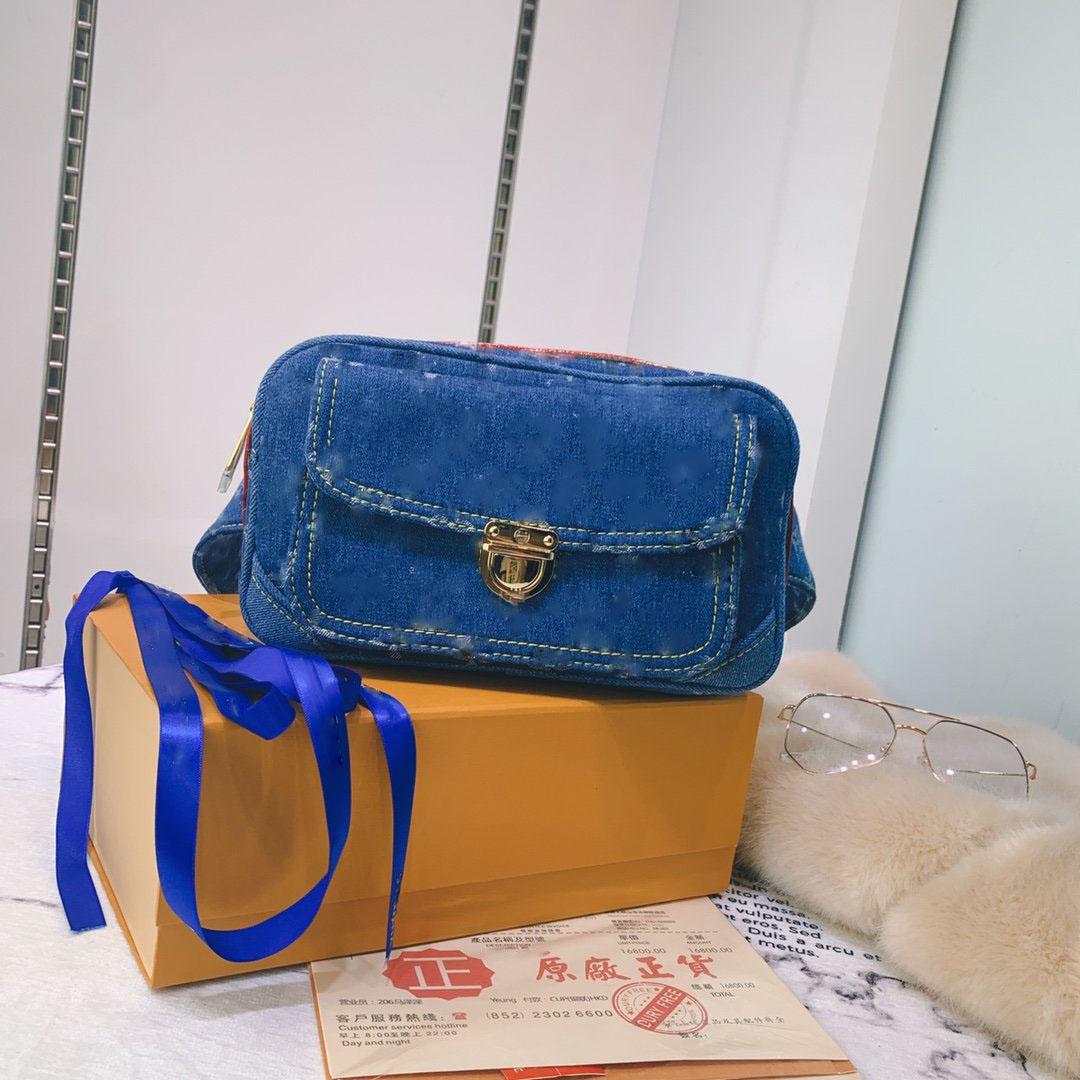 Designer Luxury BUM BAG WAIST POUCH FANNY PACK INDIGO DENIM Shoulder Bag Size:25x15x6 CM
Designer Luxury BUM BAG WAIST POUCH FANNY PACK INDIGO DENIM Shoulder Bag Size:25x15x6 CM