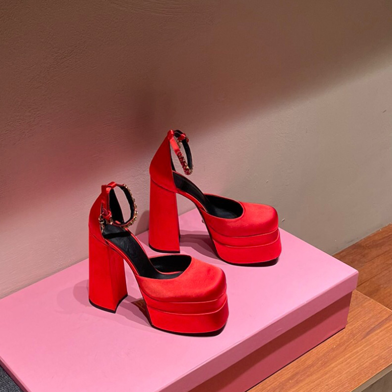 Red Juno Crystal-Embellished strap satin platform Pumps shoes chunky high Heels sandals women's Luxury Designers Dress shoe Evening Slingback factory footwear, Black
Red Juno Crystal-Embellished strap satin platform Pumps shoes chunky high Heels sandals women's Luxury Designers Dress shoe Evening Slingback factory footwear, Black