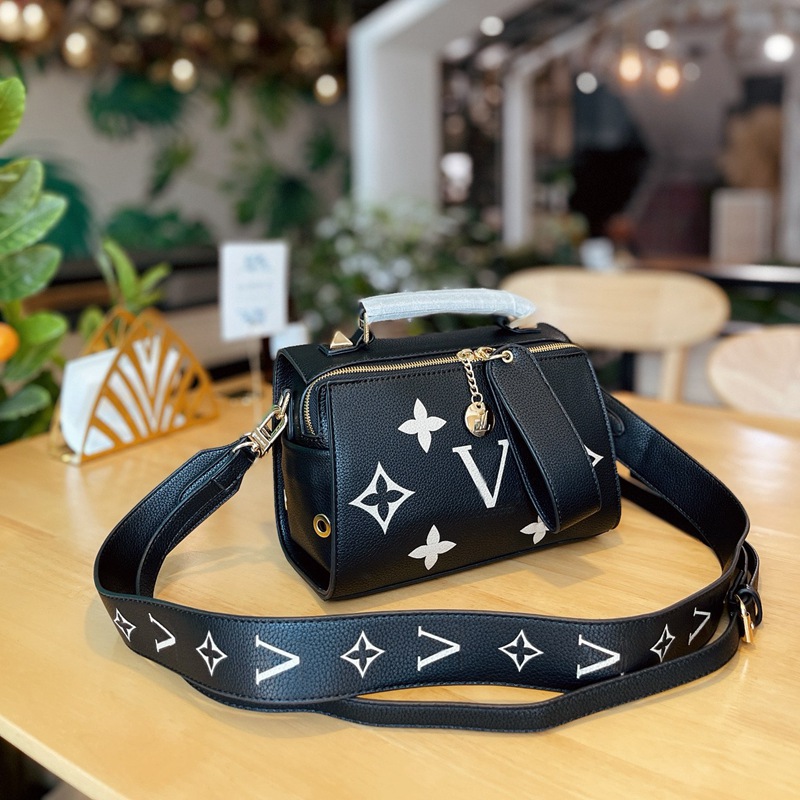 Luxurys Designers Bags Top Quality Handbag L Old fiower Printing Tote Bag Genuine Leather Gradient Handbags Messenger Ladies Travel 25cm
Luxurys Designers Bags Top Quality Handbag L Old fiower Printing Tote Bag Genuine Leather Gradient Handbags Messenger Ladies Travel 25cm